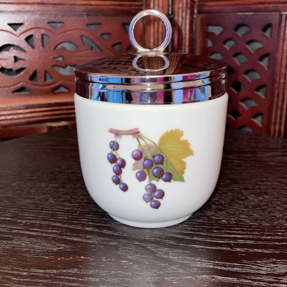 Vintage Royal Worcester Porcelain King Size Coddler & Lid. - Picture 5 of 9